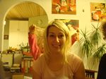 Kathrin ist froh nach der langen Reise. 2009-12-29 21:35:06