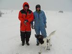 Unsere Nachbarn Carlo und Jette mit ihrem Hund wagen sich auch hinaus. 2010-01-06 14:32:42